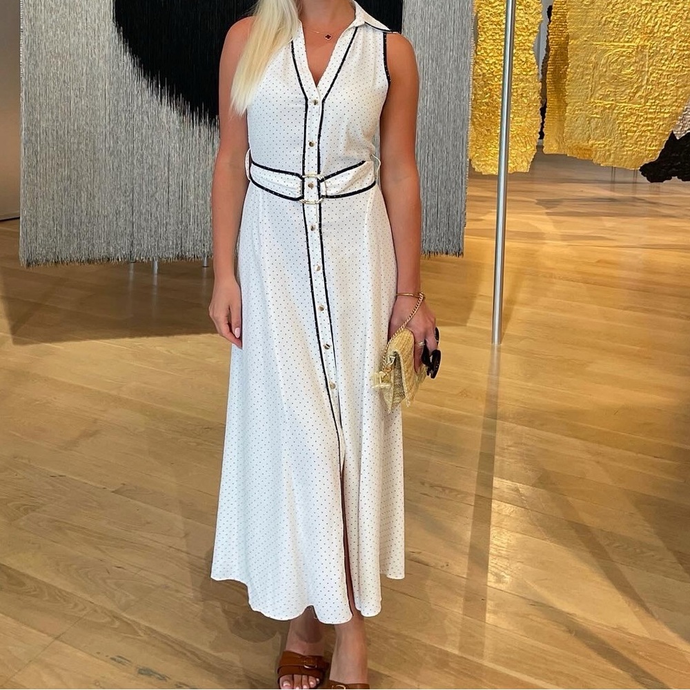 Elegant White Sleeveless Dress